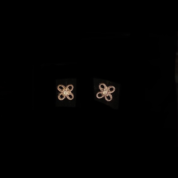 flower stud silver earrings - Picture 2 of 2